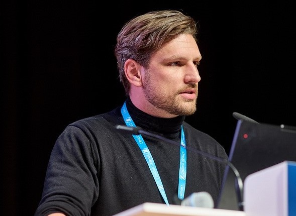 „Wir wissen heute viel über Spielergesundheit. Die entscheidende Frage ist: Warum handeln wir nicht konsequent danach? Die Players Health Conference soll genau diese Diskussion führen: offen, kritisch und mit dem Athleten im Mittelpunkt.“